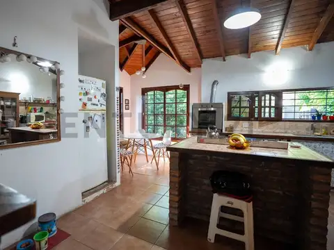 Casa en Venta con 3 dormitorios , Apto Banco , Villa Elisa, ( Zona Parque Ecológico)