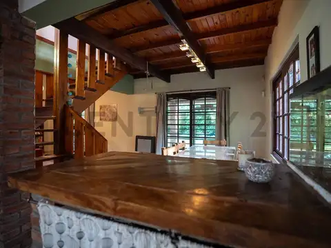 Casa en Venta con 2 cocheras