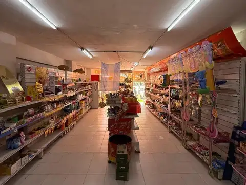 Amplio Local comercial frente a Hospital Perrando!