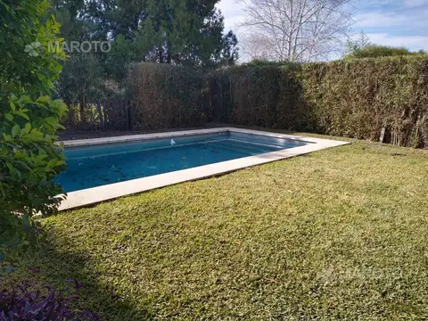 Casa en Alquiler con 1 cochera