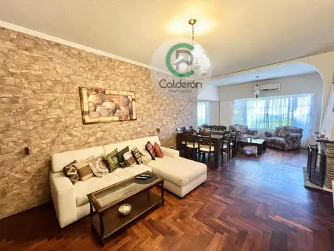 Casa 5 ambientes con 3 baños