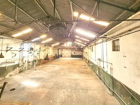 Galpón. Ovidio Lagos al 5700. 3 por 1000mts c/u