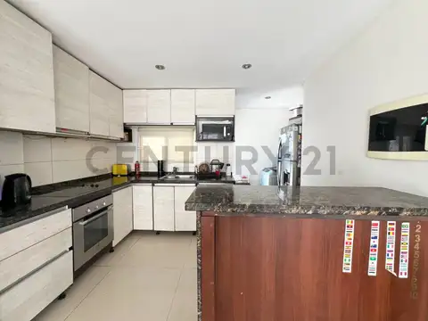 Departamento 4 ambientes con 2 baños