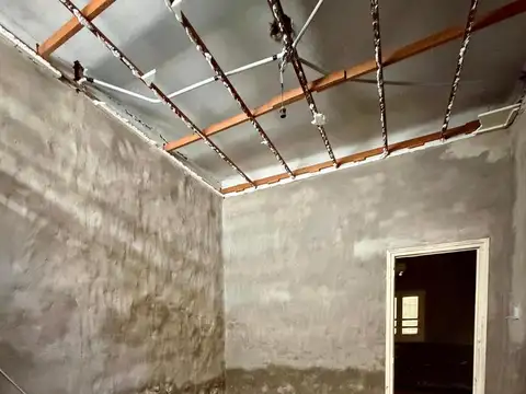 Casa a refaccionar en barrio 9 de julio - Buena base constructiva
