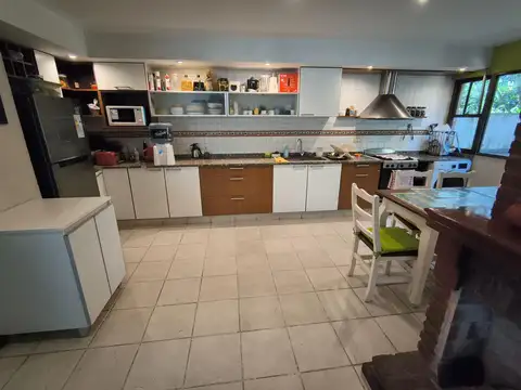 Casa 5 ambientes con 4 baños