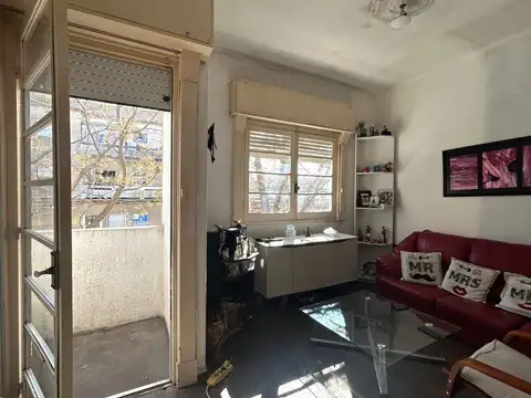 Apartamento , al frente con balcón, 2 dormitorios