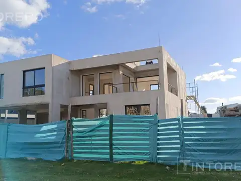 Casa en Venta en Countries y Barrios Cerrados en Ezeiza, USD 560.000