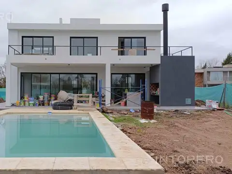 Los Robles al 5900