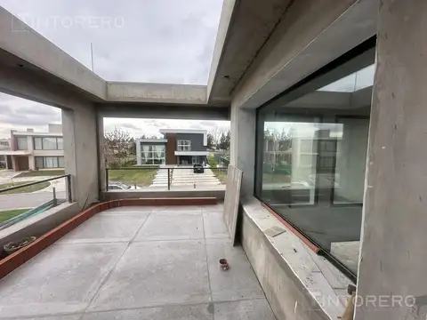 Casa en Venta en Countries y Barrios Cerrados en Ezeiza, USD 560.000