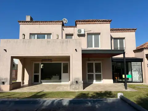 Casa 7 ambientes con 3 baños