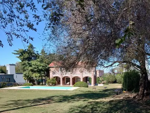 Casa en Venta con 6 cocheras