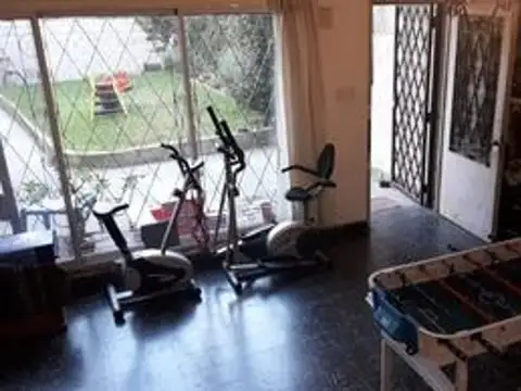 Depto Tipo Casa 4 ambientes con 2 baños