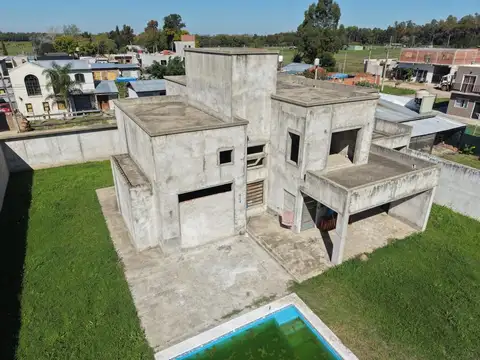 Excelente casa en obra gris lista para terminar