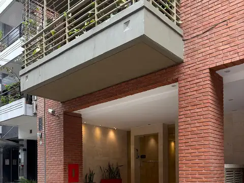 DEPARTAMENTO DE 3 AMBIENTES  LUMINOSOS CON BALCON , VESTIDOR Y BAÑO EN SUITE