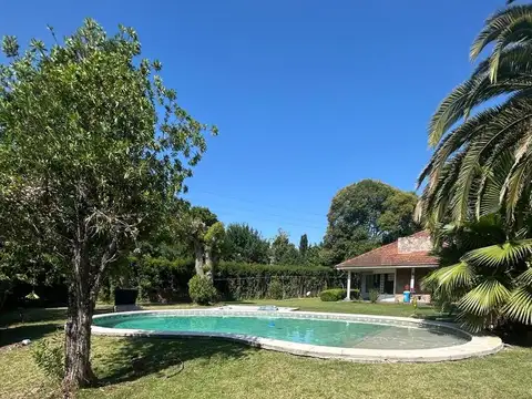 Excelente Casa en Venta en Villa Elisa