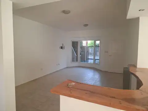Depto Tipo Casa en Alquiler de 3 dormitorios