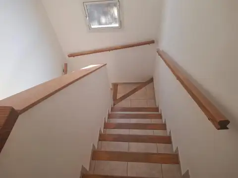 Depto Tipo Casa 4 ambientes con 2 baños