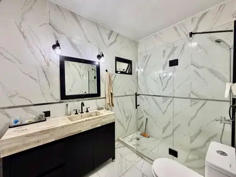 ALQUILER DE CASA EN JOSÉ C PAZ CON AMPLIO JARDÍN