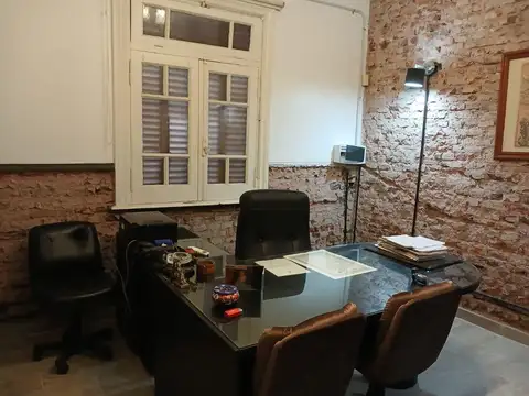 ALQUILER, EXCELENTE SEDE EMPRESARIAL – 8 OFICINAS   SALA DE REUNIONES – MORÓN