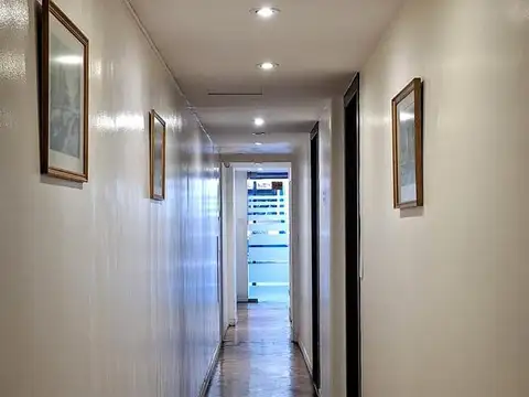 Local, oficinas en PB y Subsuelo (251 m2) a metros de Plaza San Martín ideal Galería de  Arte 