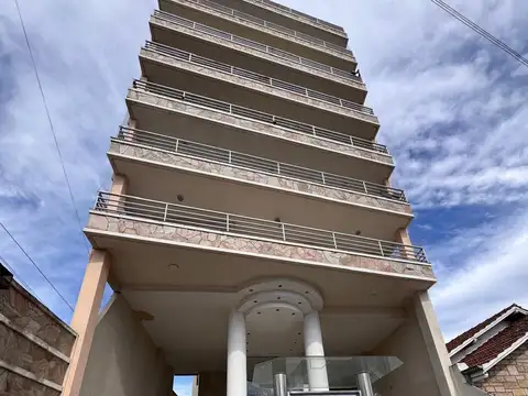 BARBARO FARIAS ALQUILA DEPARTAMENTO 3 AMB AMPLIO.