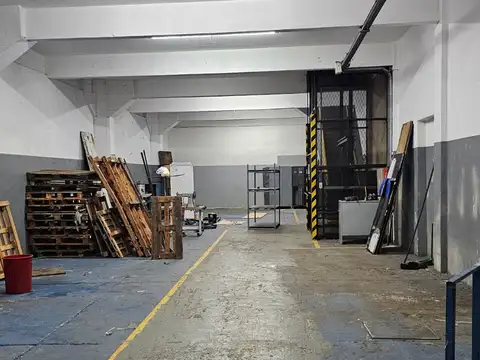 Galpón 1800m² en 2 plantas