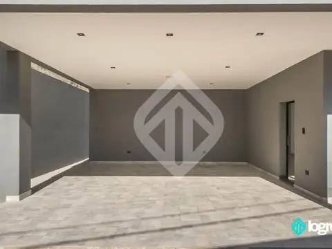 Casa 6 ambientes con 4 baños