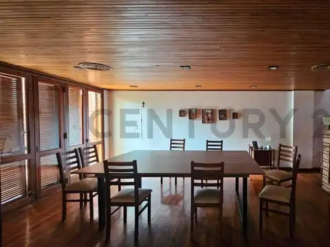 Casa en Alquiler con 1 cochera