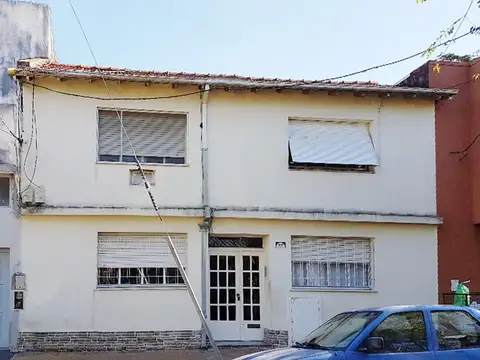 VENTA - Departamento tipo dúplex 2 amb. a reciclar en Beccar con patio