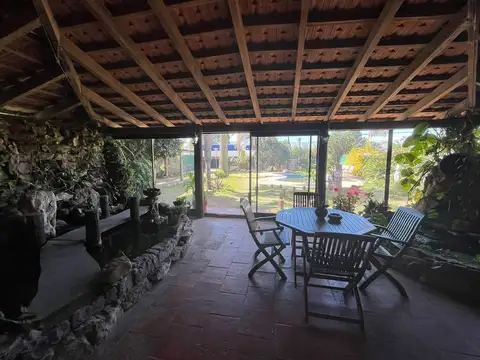 Casa 7 ambientes con 2 baños