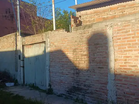 casa en contrucción a 1 cuadra de Blas Parera