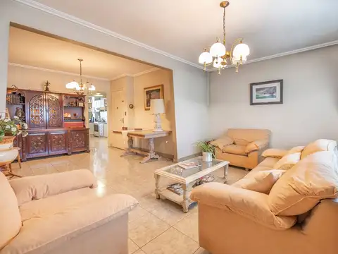 Casa 7 ambientes con 3 baños