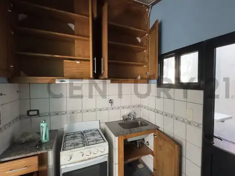 40 y 2 - Departamento de un dormitorio y escritorio -en venta- La Plata