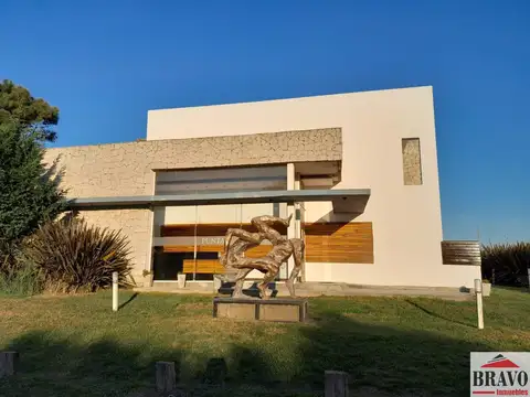 Departamento en venta c/ cochera en Las Gaviotas