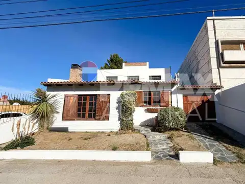 CASA de 3 DORMITORIOS BARRIO PUEYRREDÓN