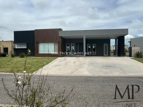 Venta Casa a la laguna en San Lucas 3 dormitorios Canning 100