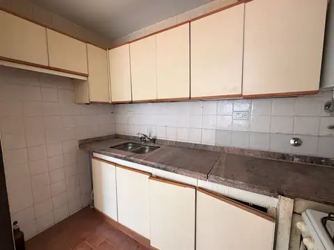 Departamento en Alquiler en Abasto, $ 360.000
