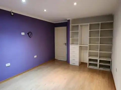Casa 6 ambientes con 2 baños
