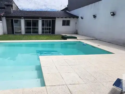 Casa en Venta en Moron, USD 250.000