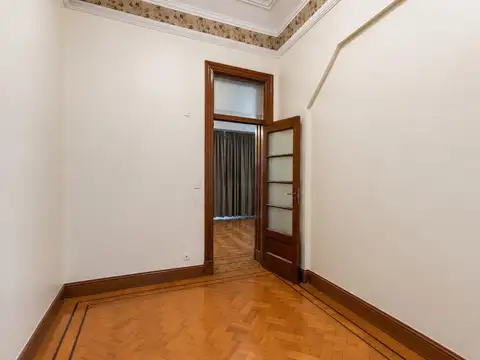 Venta de Local Comercial Casa Estilo Ingles en Caballito