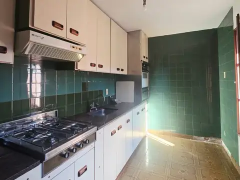 Casa 7 ambientes con 1 baño