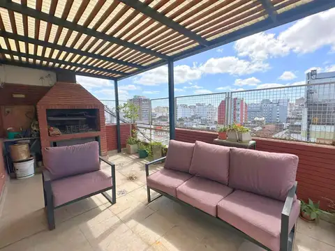 Departamento 4 ambientes con dependencia y gran balcón con parrilla – Balvanera