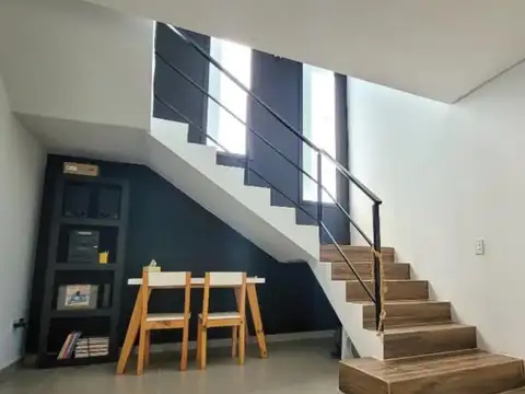 Casa en Venta con 4 cocheras
