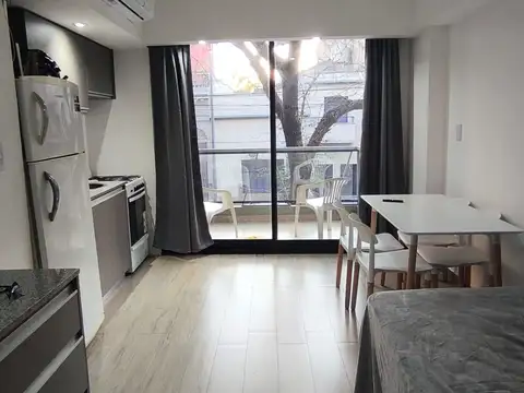 EXCELENTE MONOAMBIENTES CON BALCON TOTALMENTE AMUEBLADO