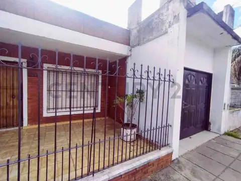 VENTA CASA 3 AMBIENTES, APTA CRÉDITO,  CASTELAR