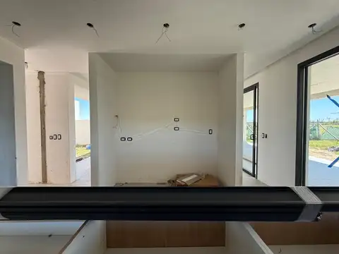 Casa 6 ambientes con 2 baños