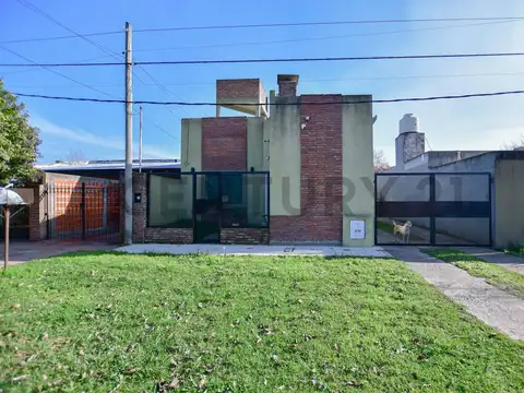 46 y 158 - Casa en venta de 2 dormitorios y Galpón de 130m2 - Lisandro Olmos
