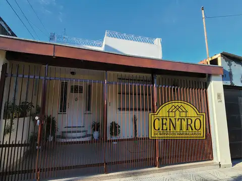 Casa 3 Ambientes, en Muy Buenas Condiciones, Excelente Zona, Patio Con Parrilla