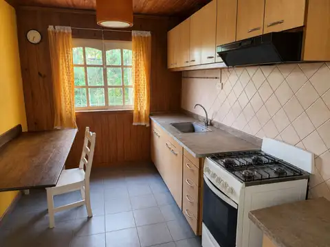 Casa 4 ambientes con 2 baños