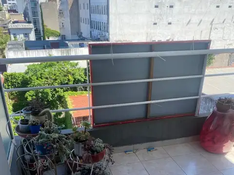Departamento de 3 Ambientes a Estrebar en Edificio al Contrafrente con Balcon